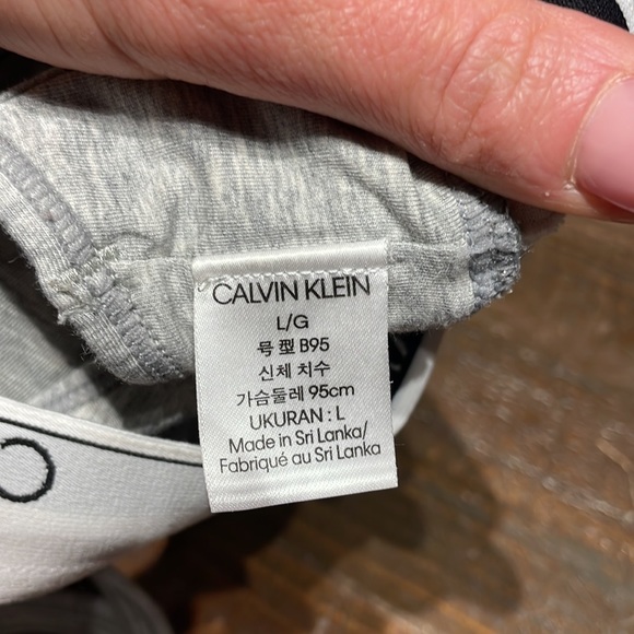 Calvin Klein woman’s sports bra new - Picture 3 of 3